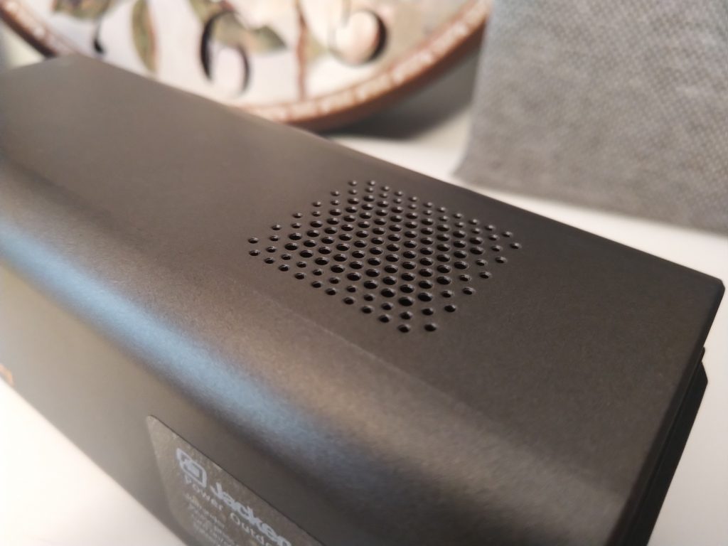 Potężny powerbank z gniazdkiem 220V | Jackery PowerBar 42 00001IMG 00001 BURST20181021153844