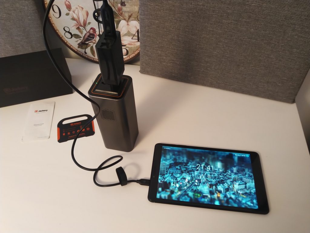 Potężny powerbank z gniazdkiem 220V | Jackery PowerBar 52 00001IMG 00001 BURST20181021154213