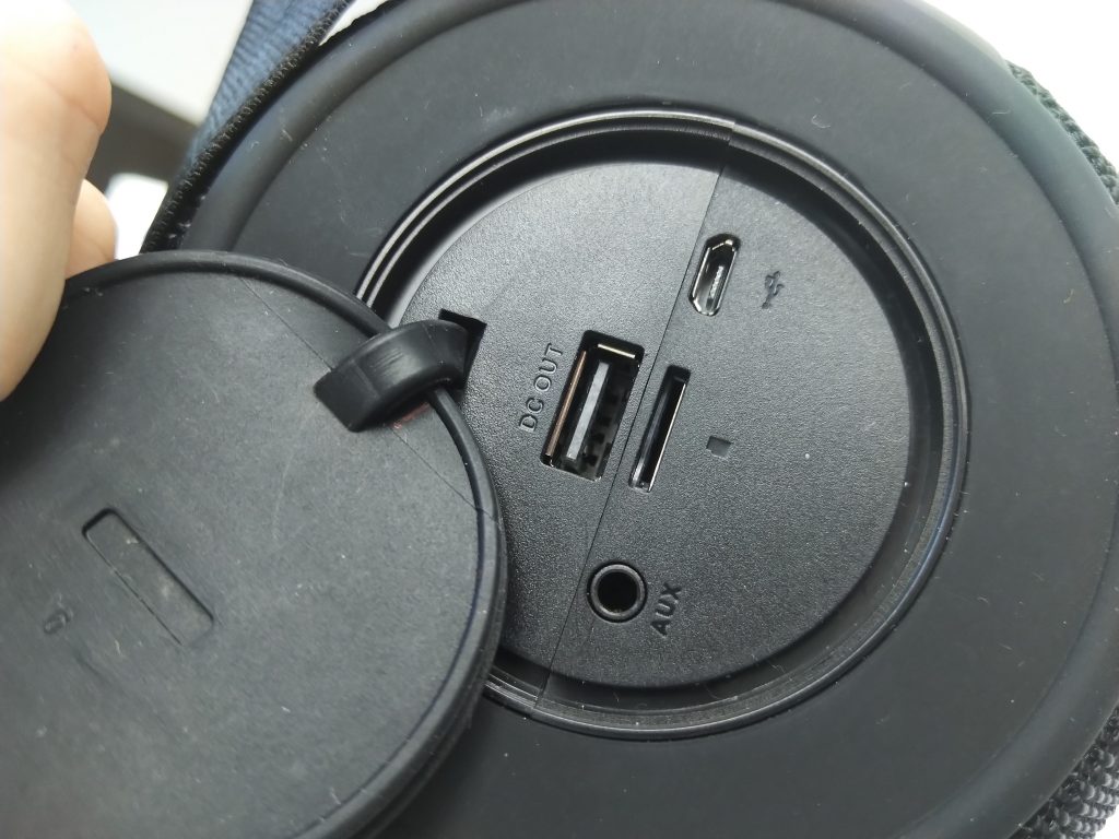 Głośnik typu boombox z potężnym bassem | ORAVA Crater 2 Black 48 IMG 20181102 095520