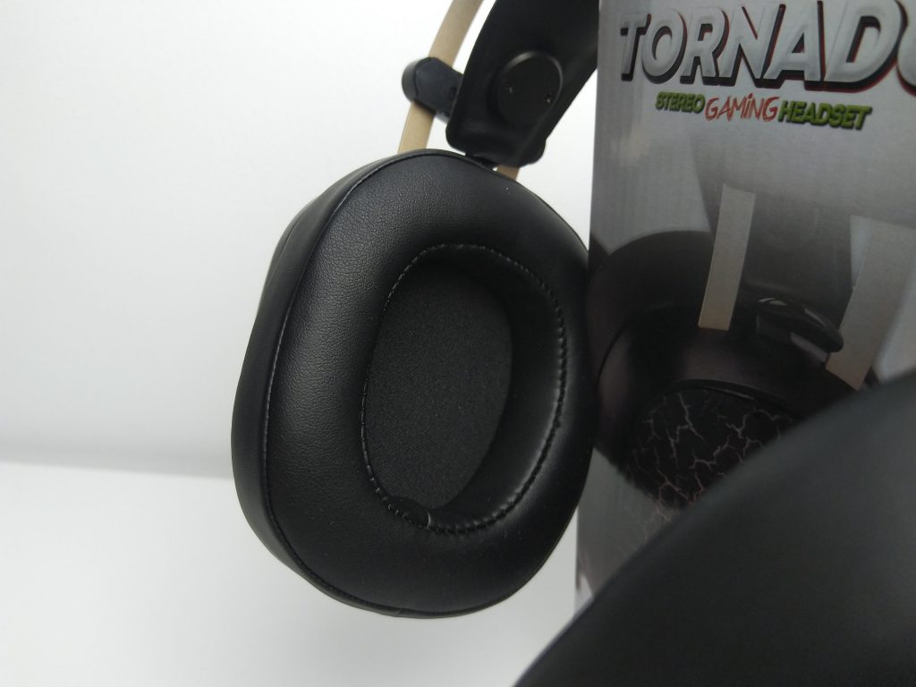 Tanie słuchawki dla gracza z podświetleniem LED | Rebeltec TORNADO 64 IMG 20181112 124538