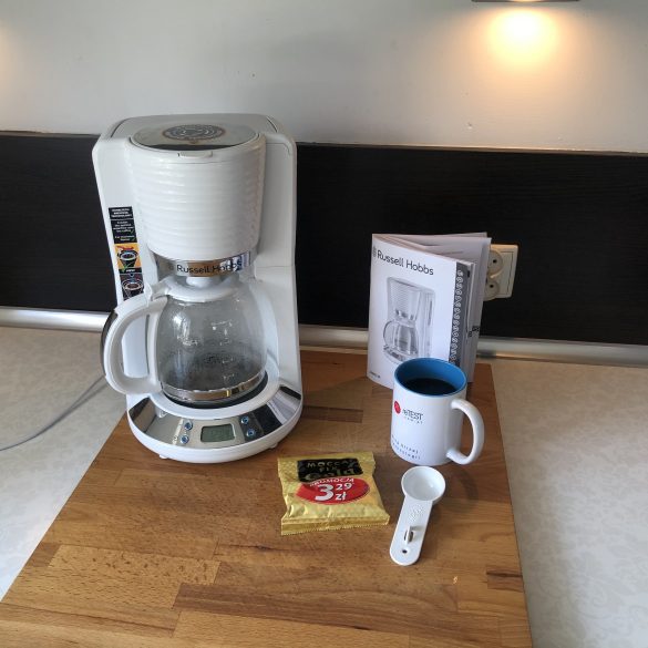 Nowoczesny ekspres przelewowy do kawy Russell Hobbs Inspire White 16 3874AE1C 17EB 47C8 ABE9 856133DB275F