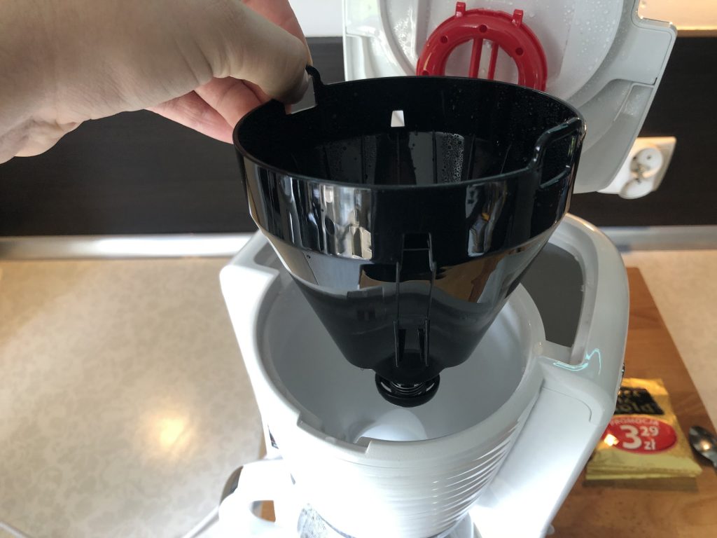 Nowoczesny ekspres przelewowy do kawy Russell Hobbs Inspire White 62 47DE4AC7 CF41 42E0 B347 C407F3901B74