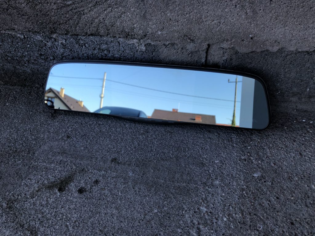 Lusterko wsteczne z rejestratorem jazdy i Night Vision 22 C2A3D1FB 88FA 4FD4 8772 B3C75E720193