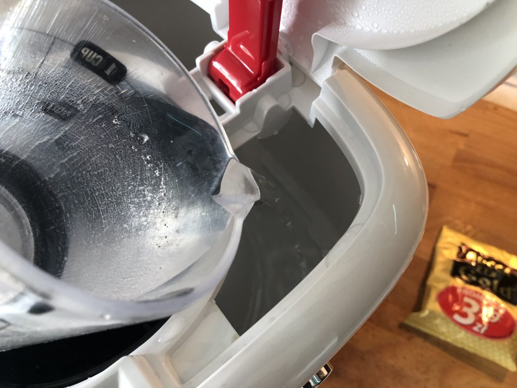 Nowoczesny ekspres przelewowy do kawy Russell Hobbs Inspire White 66 D982C52C BB6B 443A B4AF C44F8066F566