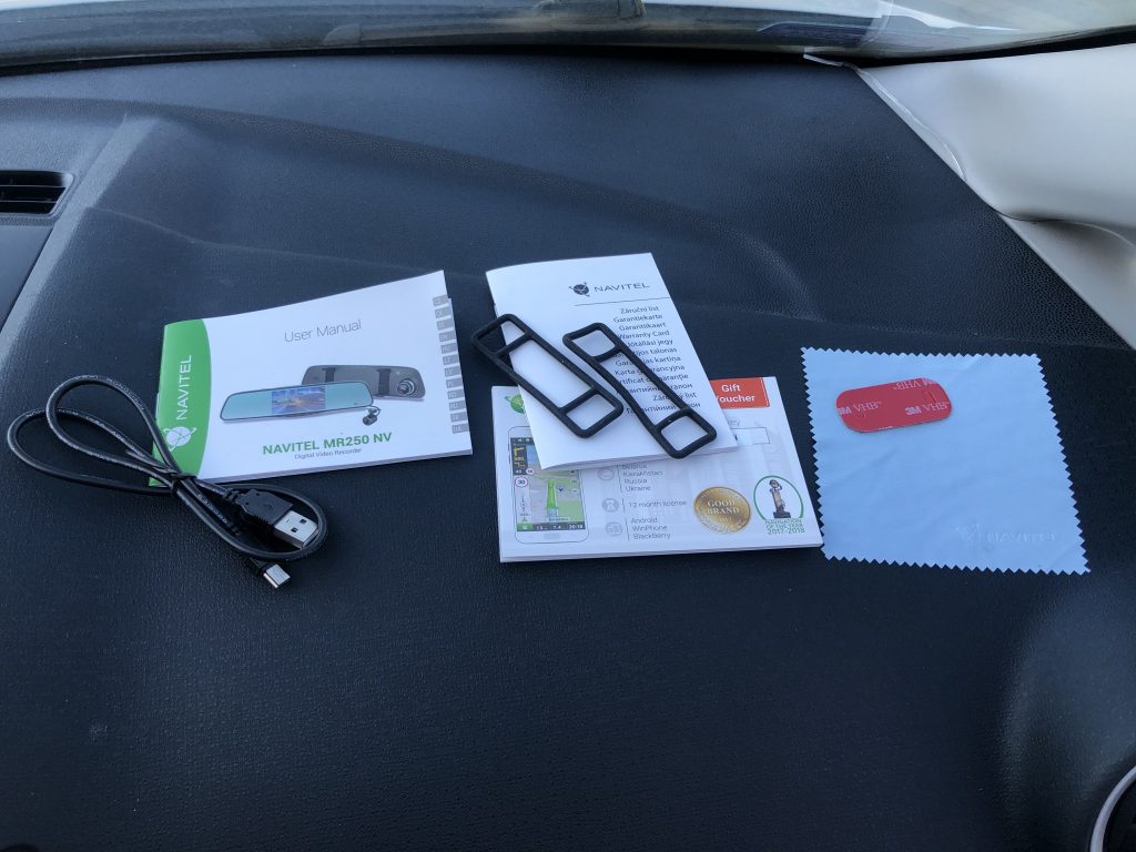 Lusterko wsteczne z rejestratorem jazdy i Night Vision 20 FD10FF27 A509 4A18 800F 7C469EDF1177