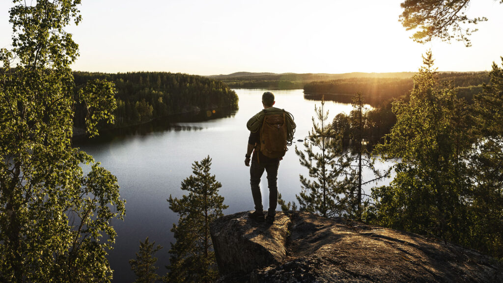 hiking 2500x1406px 02