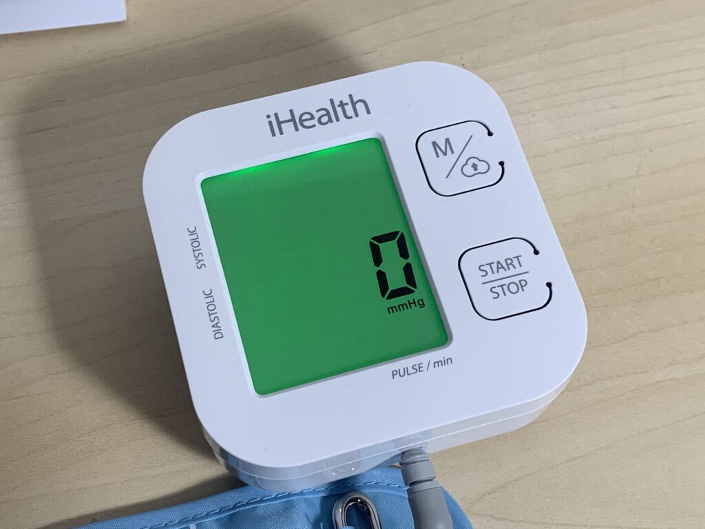 Inteligentny ciśnieniomierz naramienny w dobrej cenie 64 8234712B 2812 481D 8059 F23A04385E32 scaled