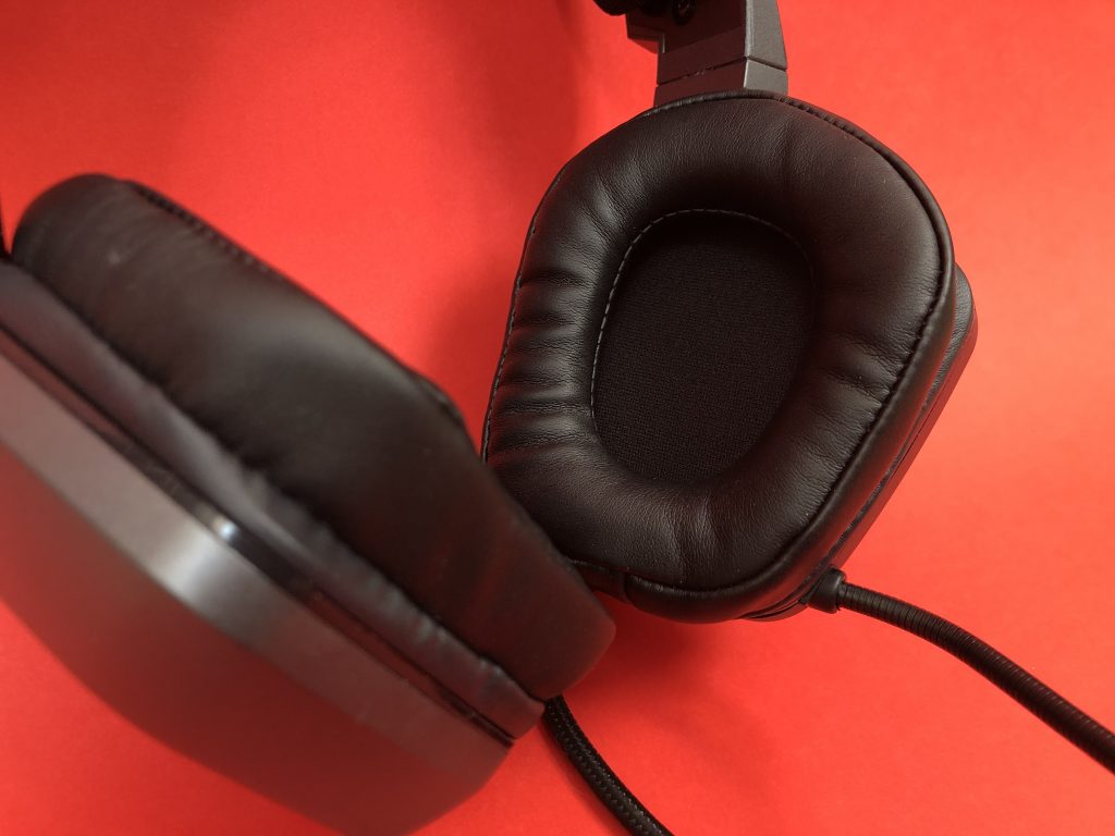 Gamingowe słuchawki Trust GXT450 Blizz 7.1 RGB 40 IMG 7125 scaled