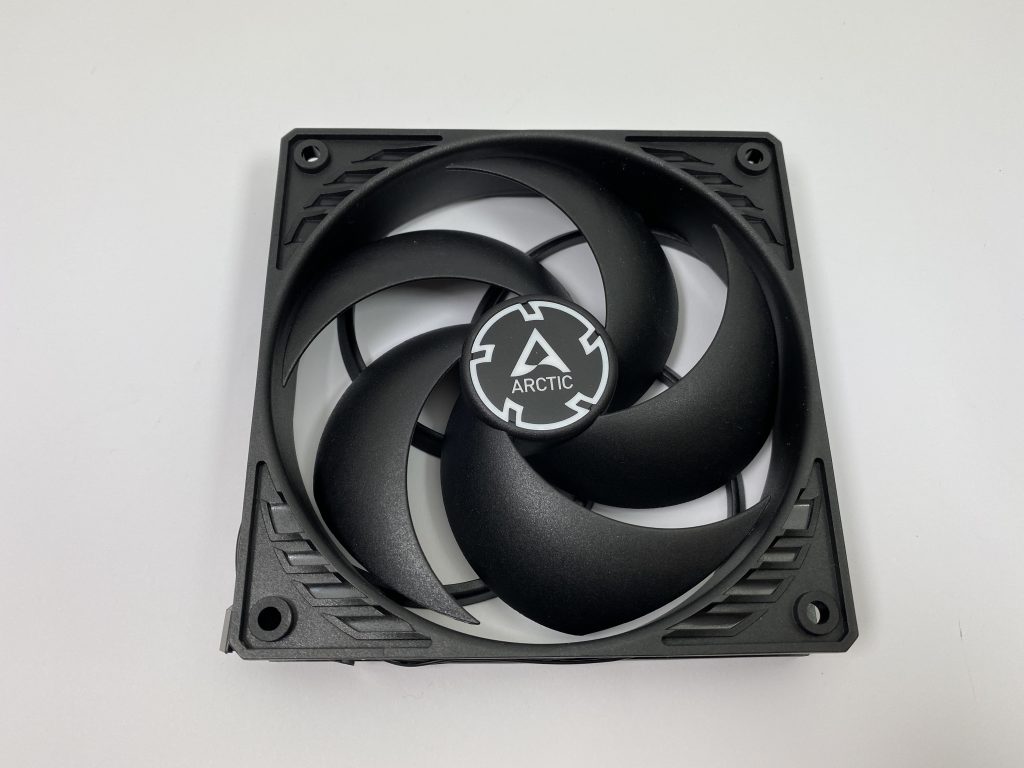 Recenzja Arctic P12 PWM PST i BioniX P140 26 IMG 4543photo scaled