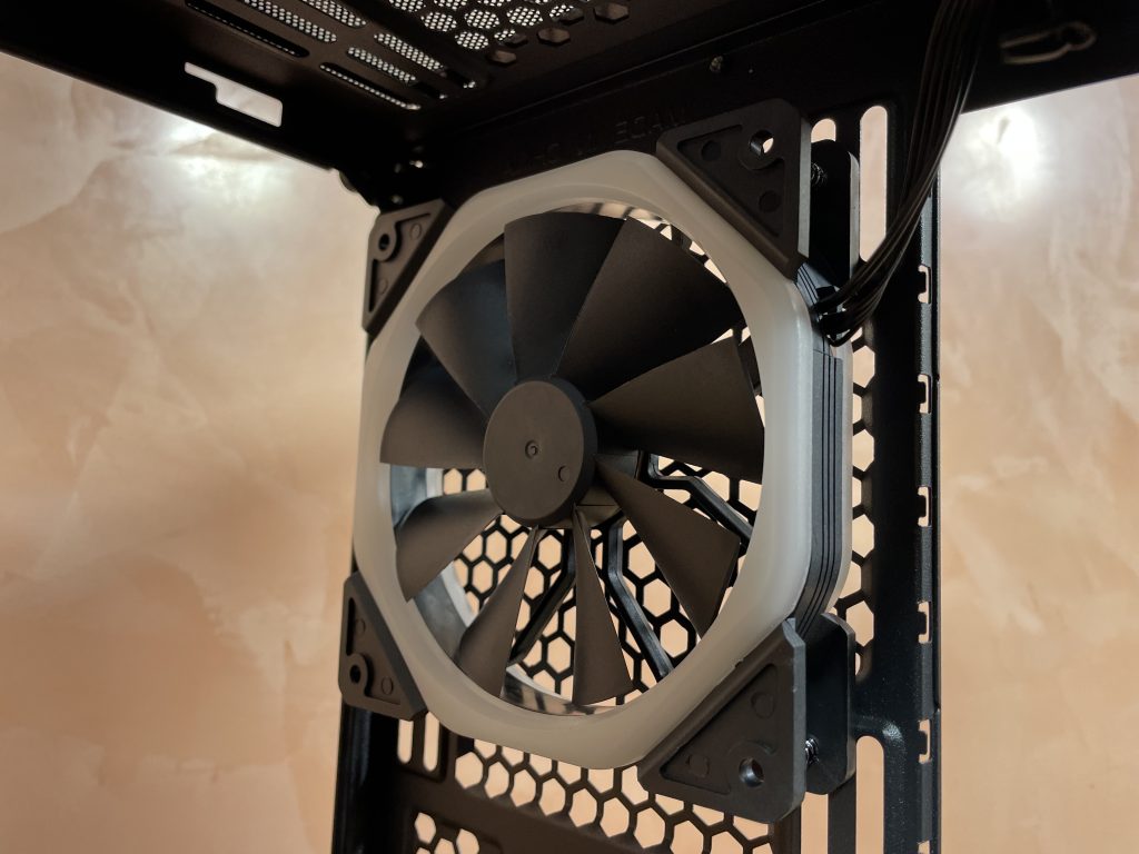 Recenzja obudowy Genesis IRID 400 RGB Midi 68 IMG 0604 scaled