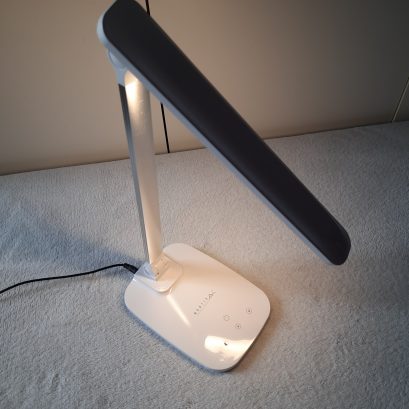 Nowoczesna lampka od Montis 20 20230211 103735 scaled