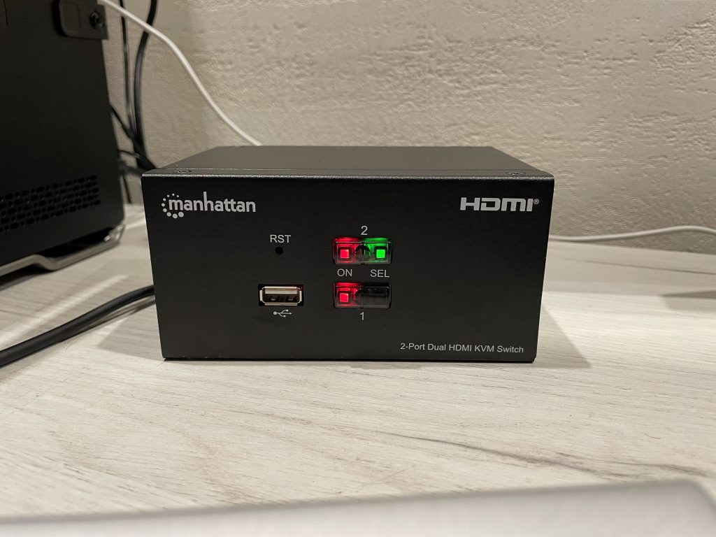 Przełącznik KVM Manhattan 2/1 HDMI, USB, 4K 30Hz 64 IMG 3252 scaled