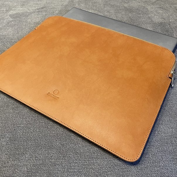 Recenzja skórzanego etui na laptopa Baltan 157 IMG 4364 scaled
