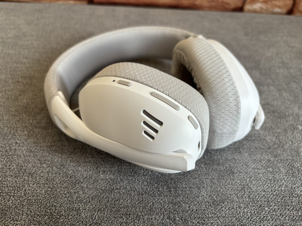 Białe i stylowe ale bez podświetlenia słuchawki gamingowe 84 IMG 7260 scaled