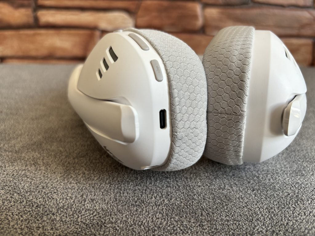 Białe i stylowe ale bez podświetlenia słuchawki gamingowe 58 IMG 7261 scaled