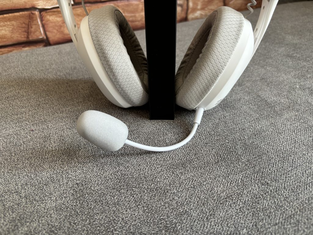 Białe i stylowe ale bez podświetlenia słuchawki gamingowe 70 IMG 7267 scaled