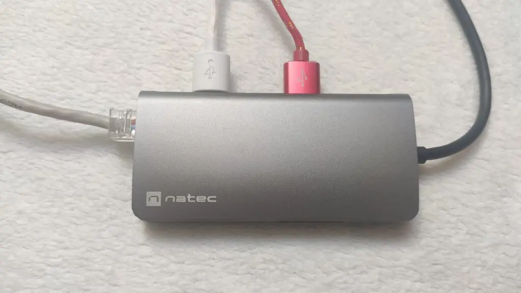 Natec Fowler 2 – dla tych, którym brakuje portów 28 Natec Fowler 2 z podłączonymi kablami