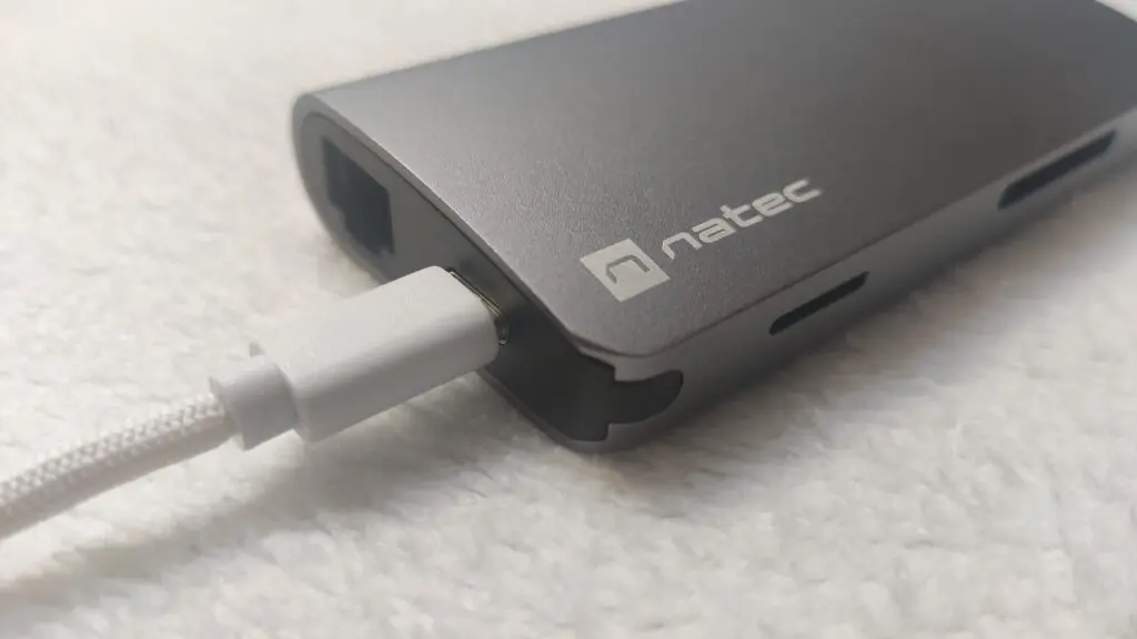 Natec Fowler 2 – dla tych, którym brakuje portów 32 Natec Fowler 2 z podłączonym jednym kablem USB-C