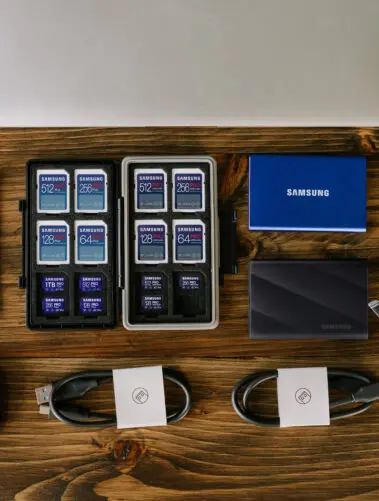 Jaka karta pamięci do telefonu będzie odpowiednia? Poznaj karty pamięci Samsung 19 microSD Card PRO Plus Lifestyle IMG With SD 3