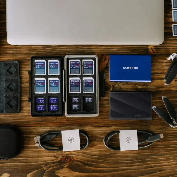 Jaka karta pamięci do telefonu będzie odpowiednia? Poznaj karty pamięci Samsung 17 microSD Card PRO Plus Lifestyle IMG With SD 3