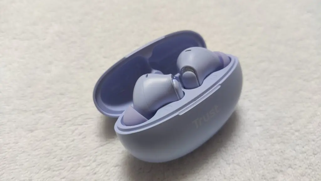 Trust Yavi – głośne i wygodne słuchawki, lubiące losowo się rozłączyć 28 słuchawki w otwartym etui