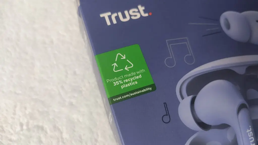 Trust Yavi – głośne i wygodne słuchawki, lubiące losowo się rozłączyć 30 informacja o 35% z recyklingu na pudełku słuchawek