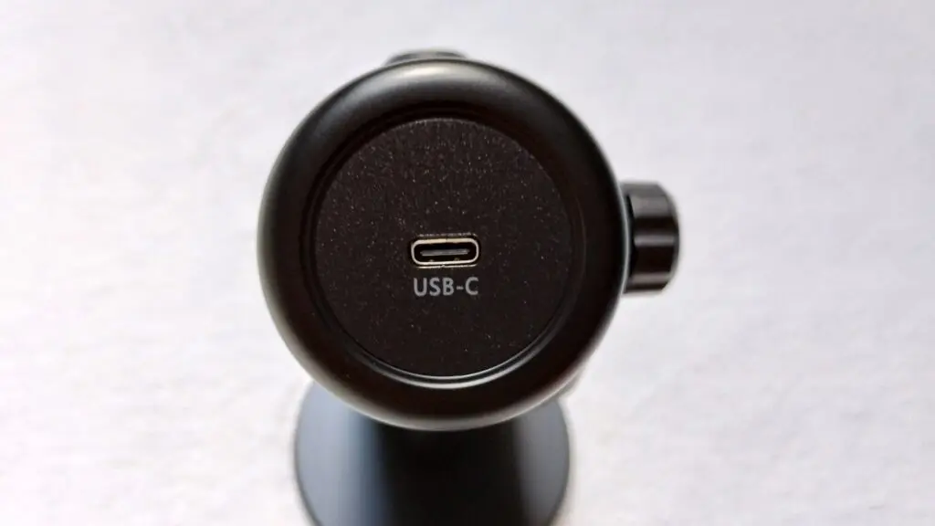 Genesis Radium 350D – jakość jest genialna! 32 port USB-C na dole mikrofonu