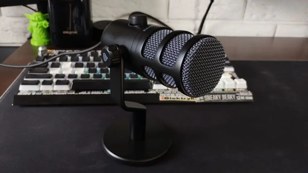 Genesis Radium 350D – jakość jest genialna! 42 Genesis Radium 350D na biurku