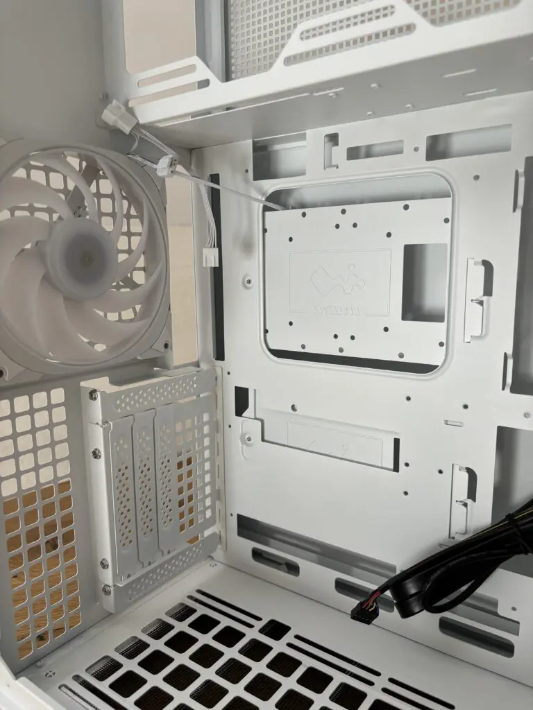 InWin F5 czyli obudowa z klasą 92 IMG 8106