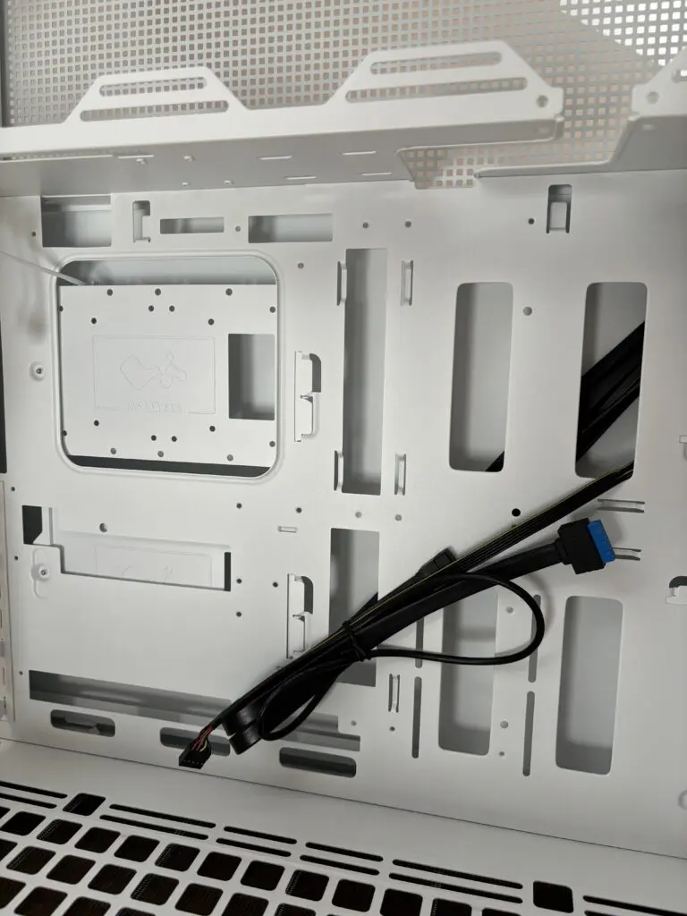 InWin F5 czyli obudowa z klasą 94 IMG 8107