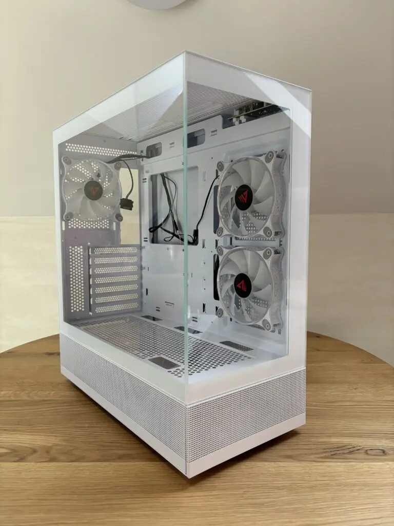 Obudowa w klasycznej formie z nietypowym frontem 16 IMG 8211