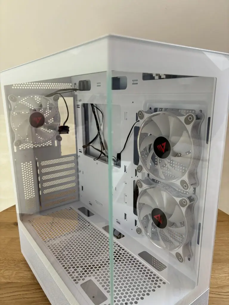 Obudowa w klasycznej formie z nietypowym frontem 18 IMG 8212