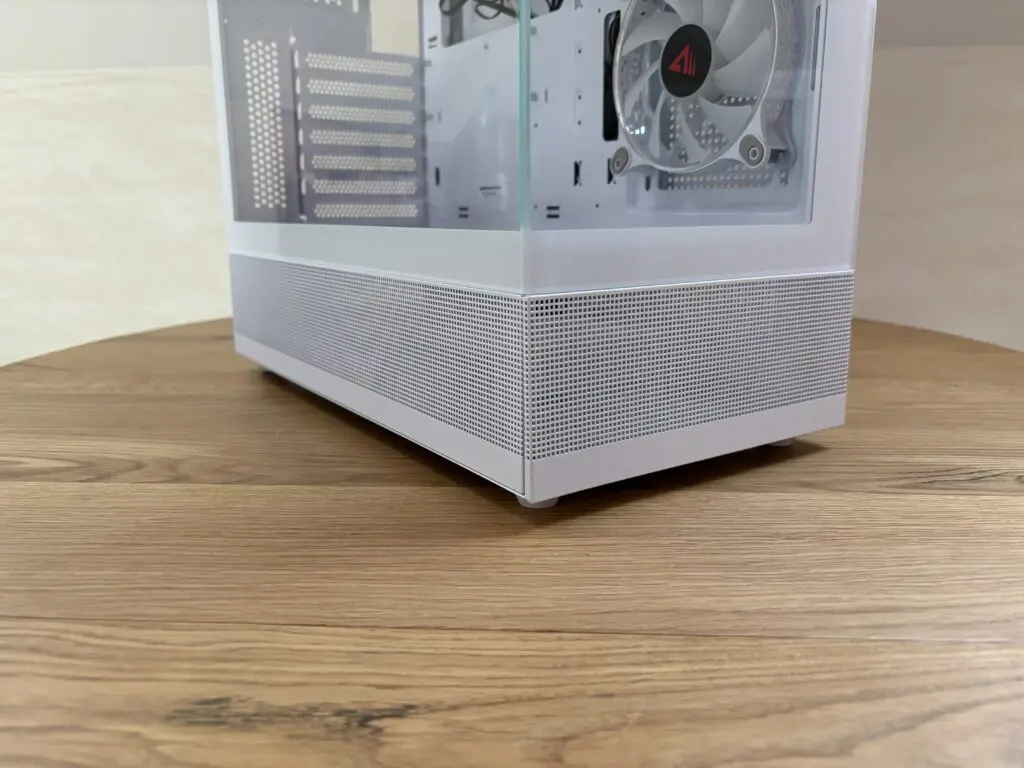 Obudowa w klasycznej formie z nietypowym frontem 50 IMG 8213