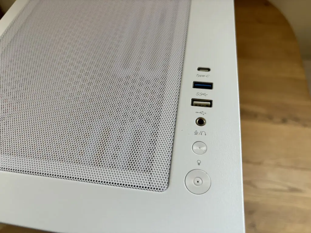 Obudowa w klasycznej formie z nietypowym frontem 42 IMG 8225