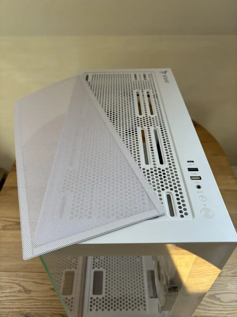 Obudowa w klasycznej formie z nietypowym frontem 38 IMG 8228