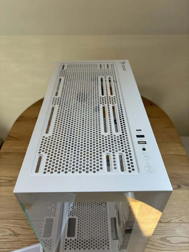 Obudowa w klasycznej formie z nietypowym frontem 40 IMG 8229