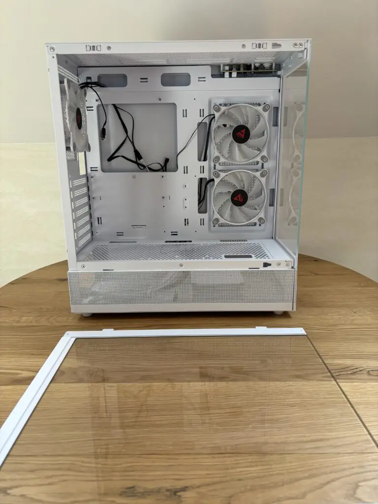 Obudowa w klasycznej formie z nietypowym frontem 20 IMG 8239