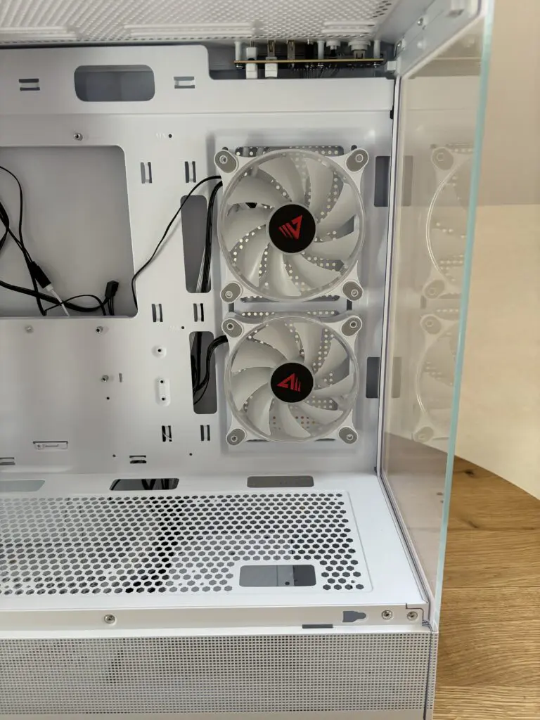 Obudowa w klasycznej formie z nietypowym frontem 64 IMG 8242