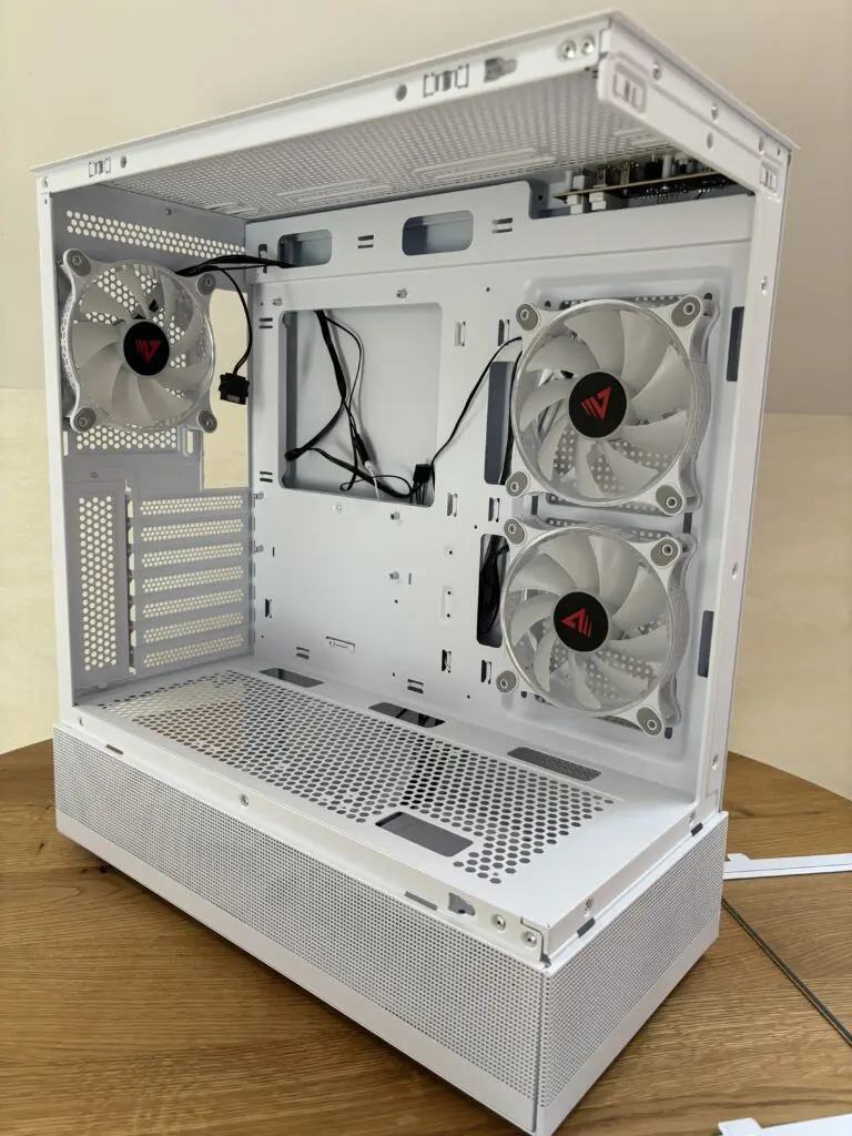 Obudowa w klasycznej formie z nietypowym frontem 32 IMG 8250