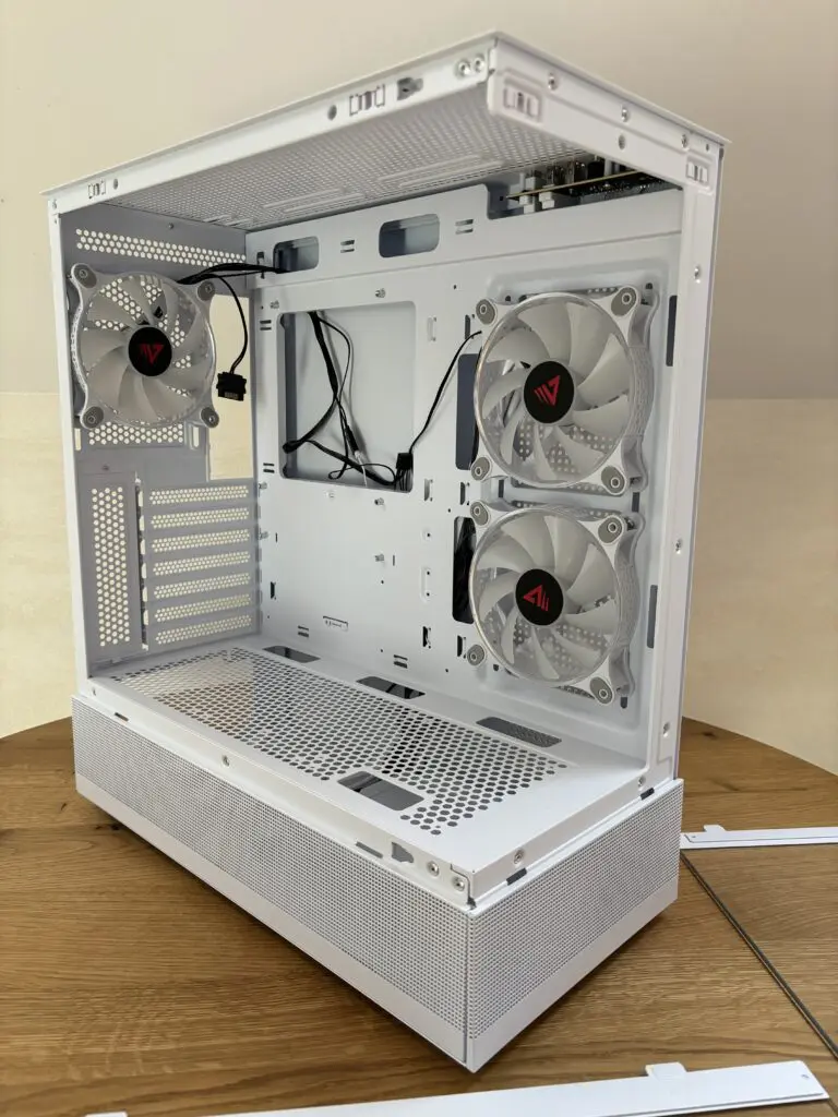 Obudowa w klasycznej formie z nietypowym frontem 34 IMG 8251