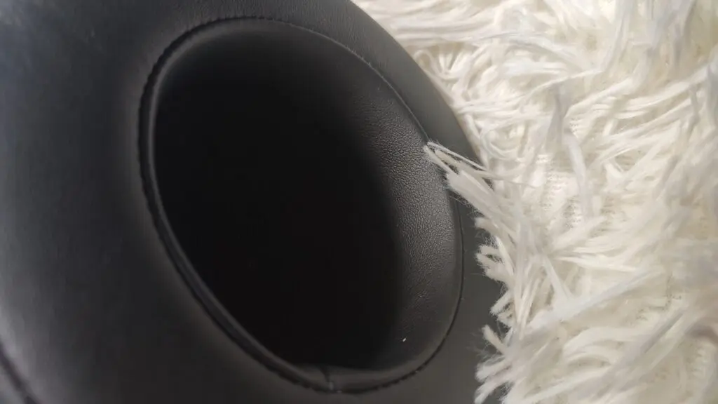 Genesis Neon 764 – dobre tylko dla graczy 44 nausznik wewnątrz