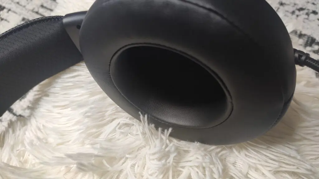 Genesis Neon 764 – dobre tylko dla graczy 36 wnętrze nausznika