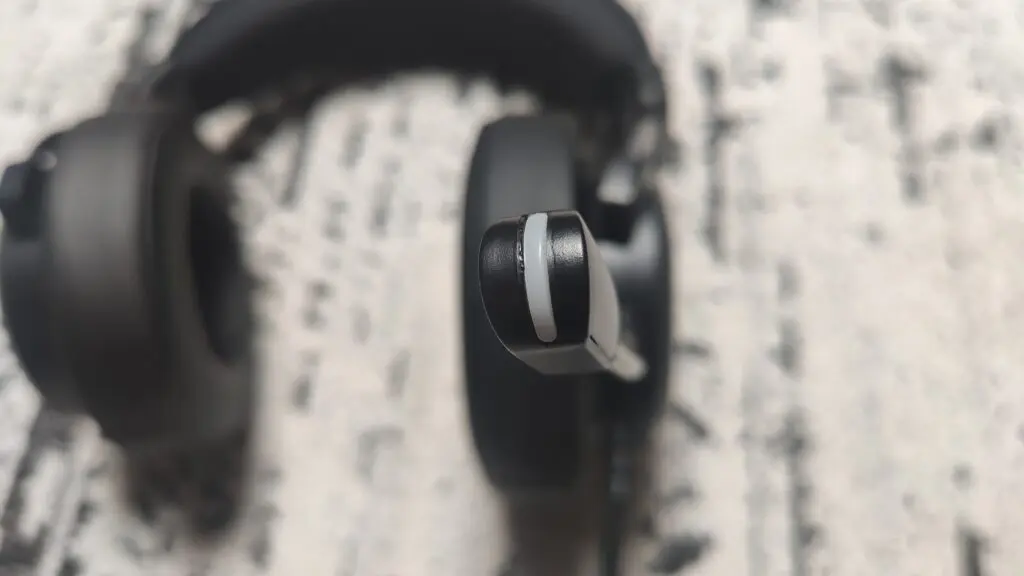 Genesis Neon 764 – dobre tylko dla graczy 22 zbliżenie na pasek LED mikrofonu