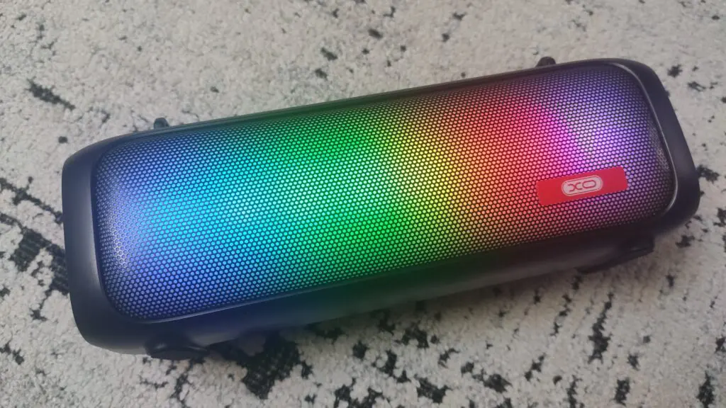 Głośnik XO-F39 – dużo opcji i kolorowe podświetlenie 42 podświetlenie w trybie tęczy