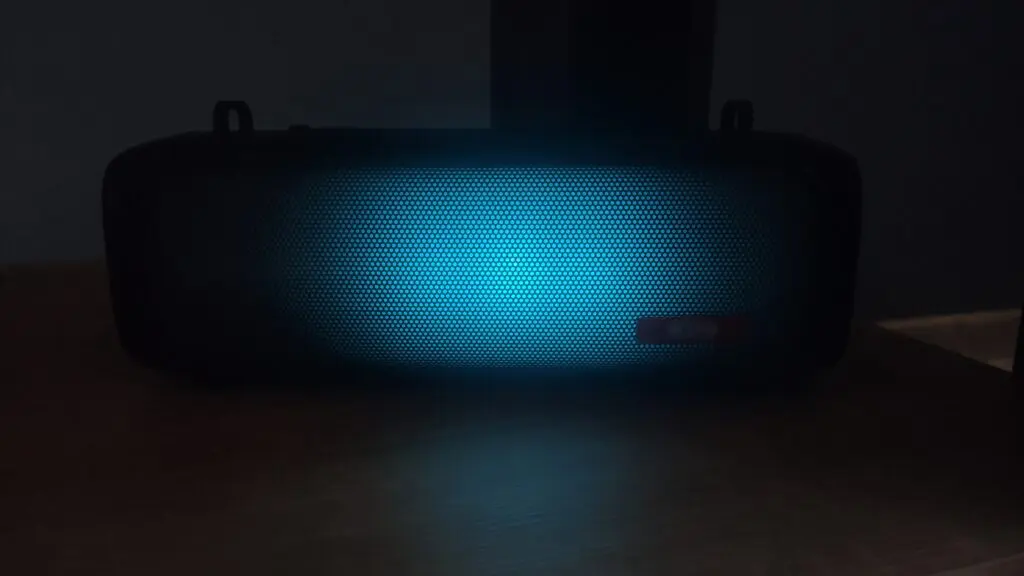 Głośnik XO-F39 – dużo opcji i kolorowe podświetlenie 56 trzeci tryb podświetlenia widziany od przodu