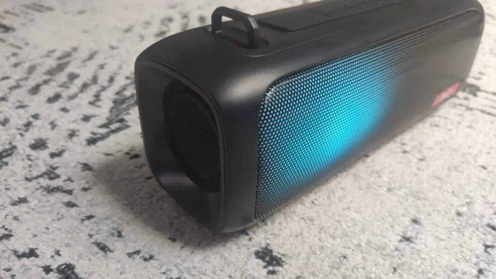 Głośnik XO-F39 – dużo opcji i kolorowe podświetlenie 46 drugi tryb podświetlenia widziany od boku