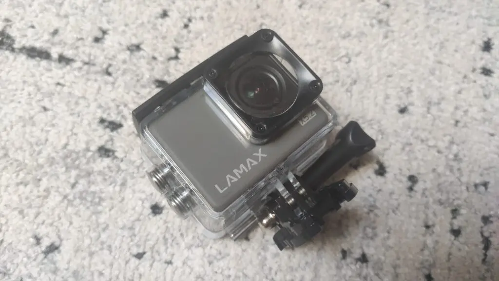 Lamax X5.2 – kamerka sportowa z masą akcesoriów 46 kamerka w obudowie (tył)