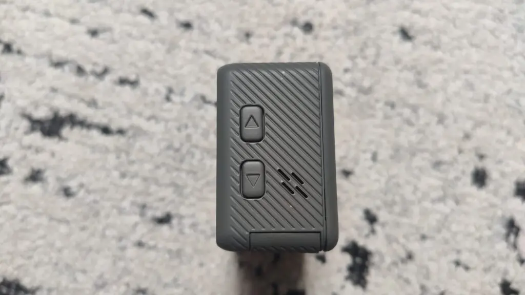 Lamax X5.2 – kamerka sportowa z masą akcesoriów 26 widok na prawy bok urządzenia