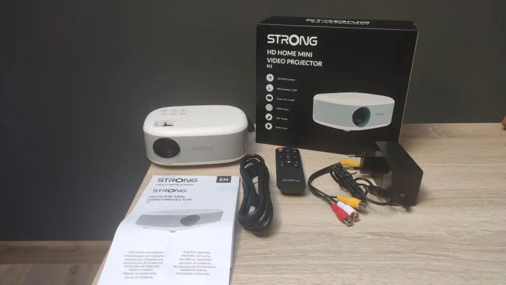 Strong N1 – fenomenalny mały projektor 18 zawartość opakowania