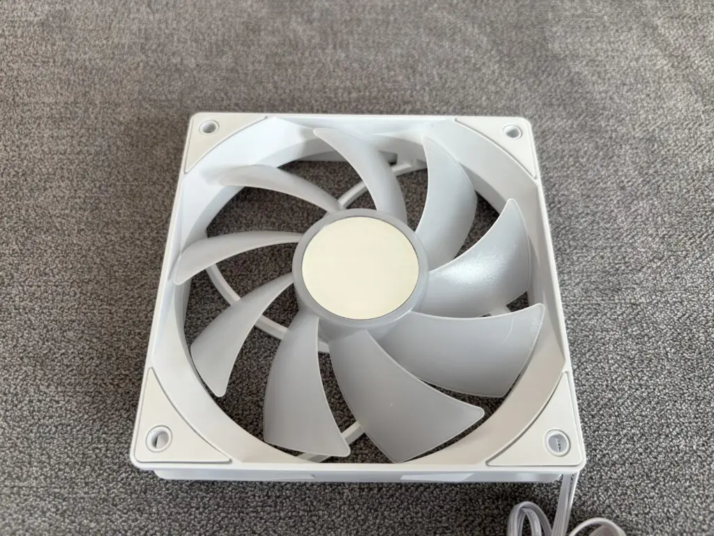 Thermalright Assassin Spirit 120 Vision ARGB White – elegancja i wydajność w jednym 70 IMG 9905